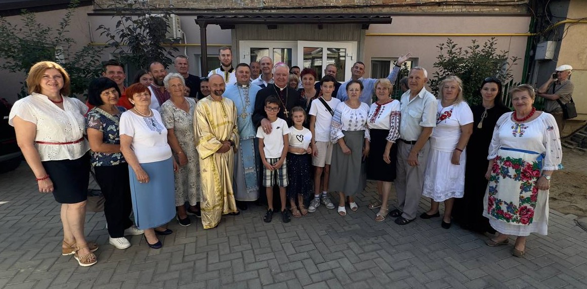 Служіння з Єпископом